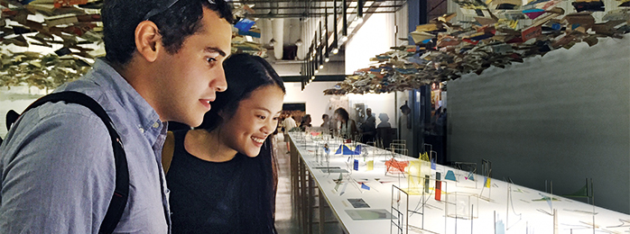 Nathaniel Ezolino ’17 (left) and Ashley Guo ’18 (right) looking at an art exhibit.